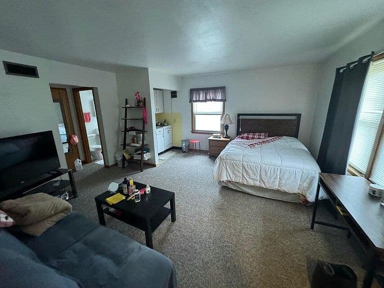 Listing photo 3