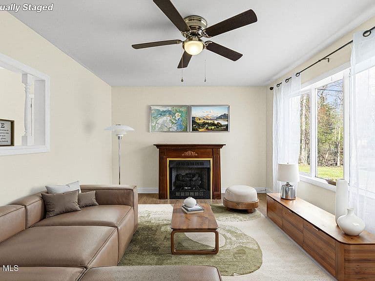 Listing photo 5