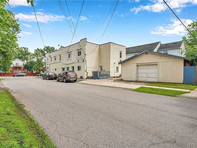 Listing photo 3