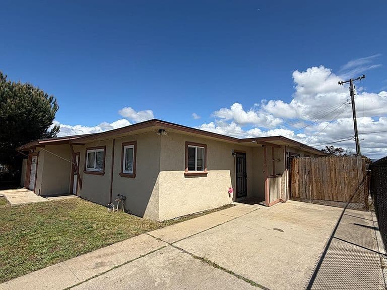 Listing photo 3