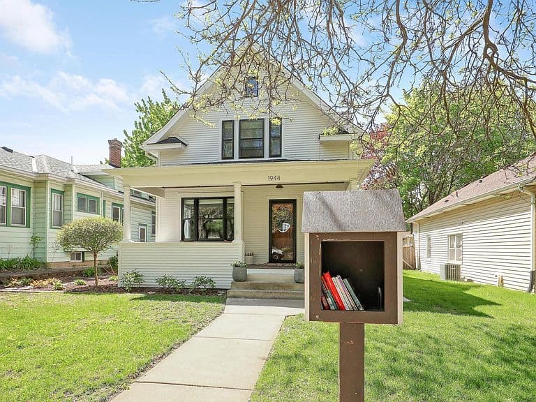 Listing photo 2
