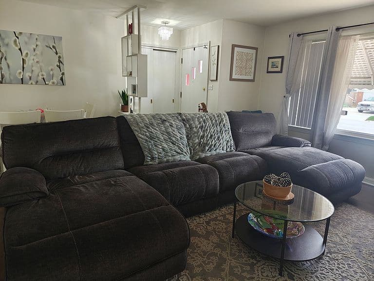 Listing photo 2
