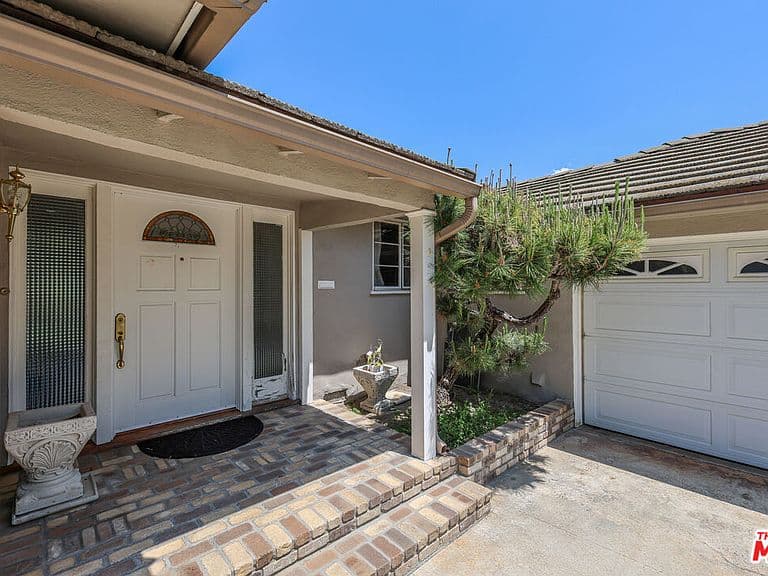 Listing photo 4