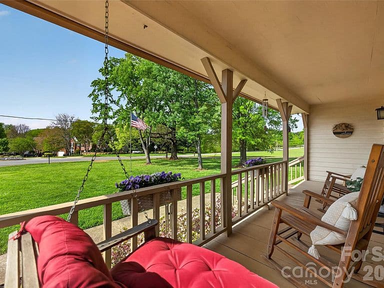 Listing photo 4