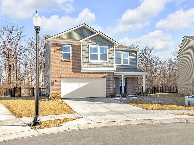 Listing photo 2