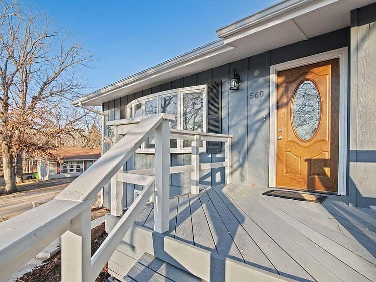 Listing photo 2