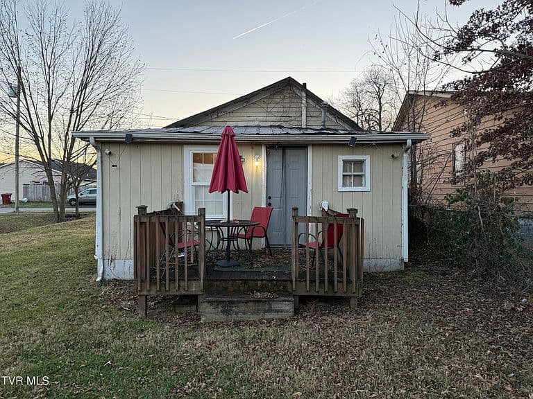 Listing photo 5