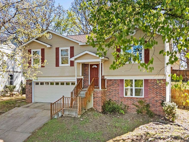 Listing photo 2