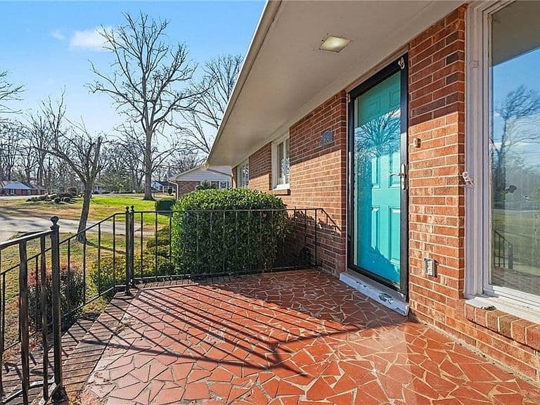 Listing photo 4