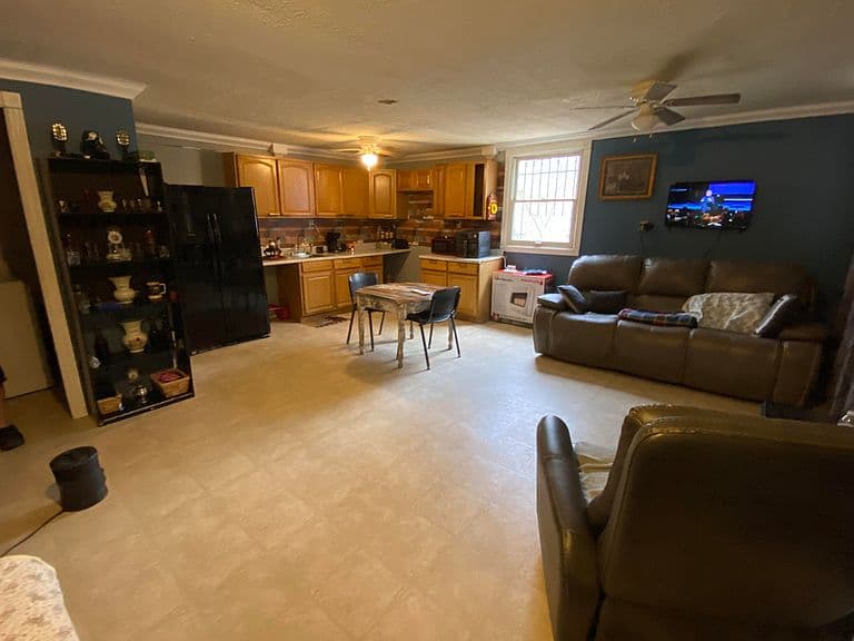 Listing photo 5