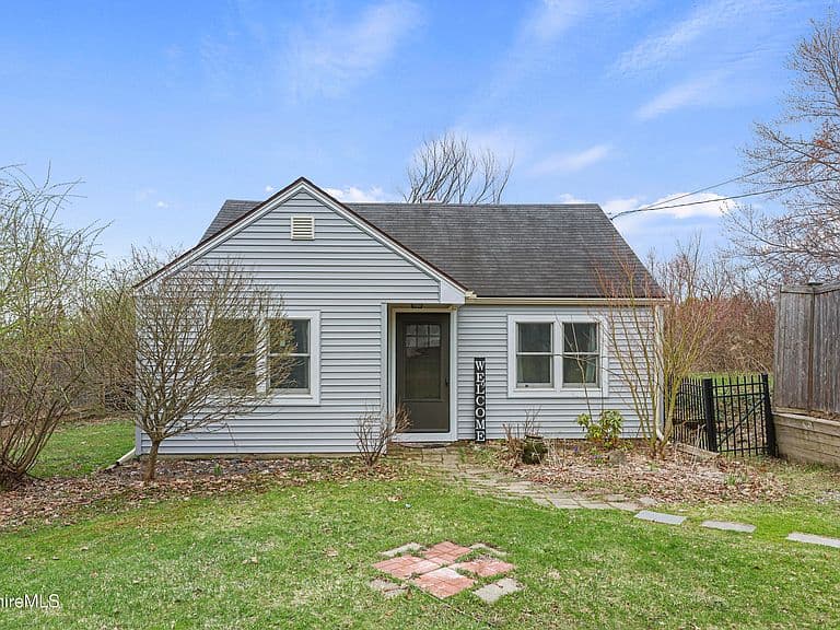 Listing photo 2