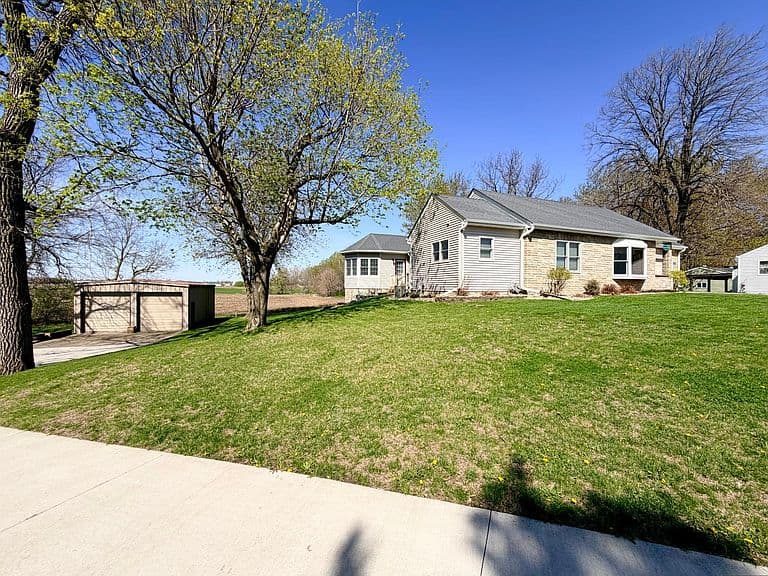 Listing photo 3