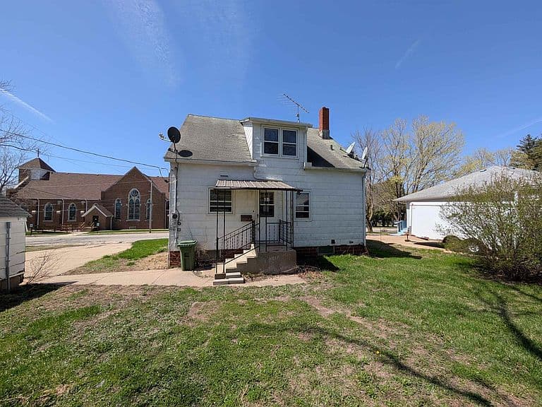 Listing photo 2