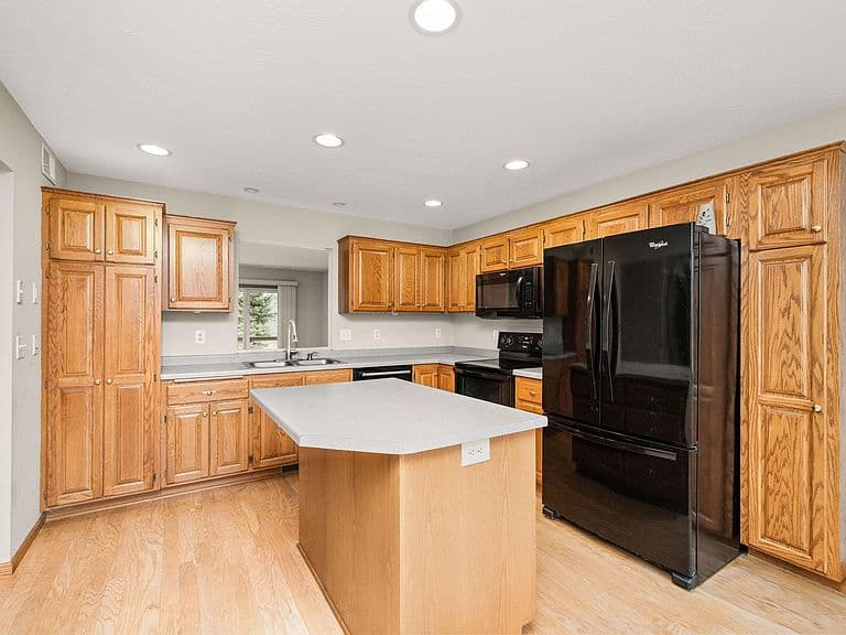 Listing photo 3