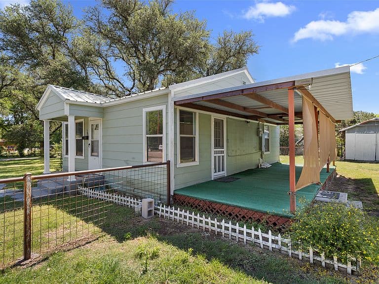 Listing photo 4