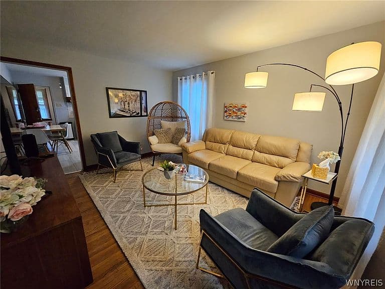 Listing photo 3