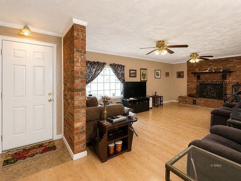 Listing photo 4