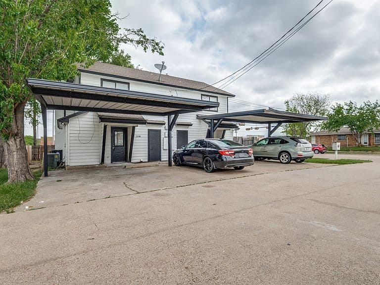 Listing photo 3