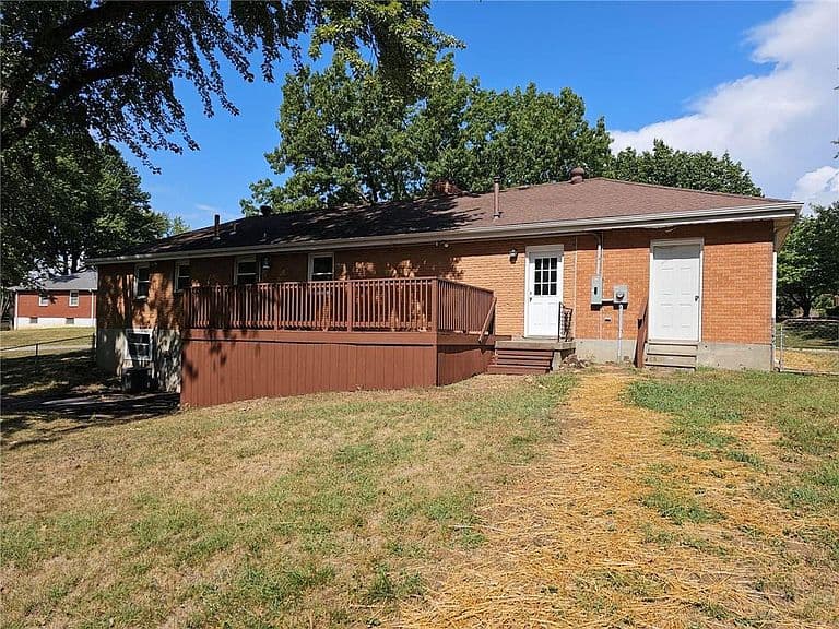 Listing photo 3