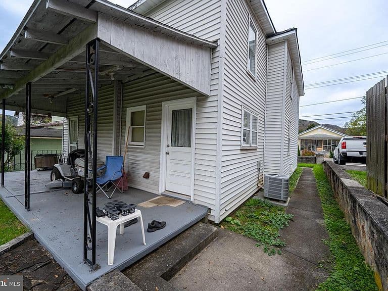 Listing photo 4