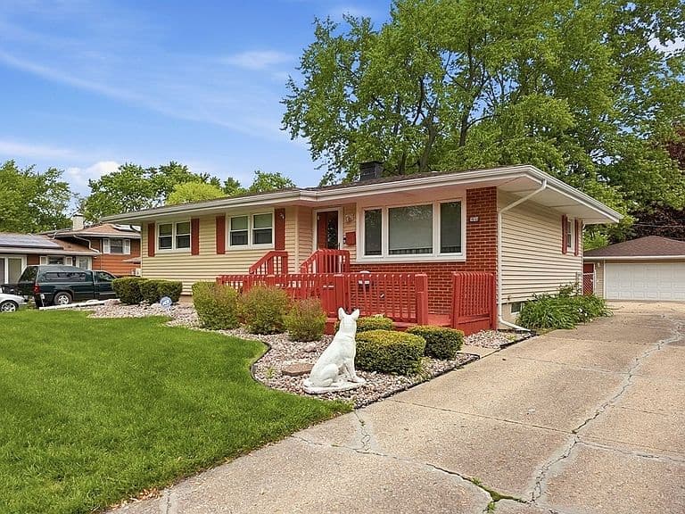 Listing photo 2