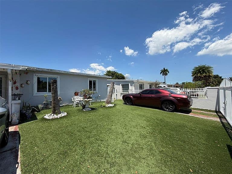 Listing photo 5