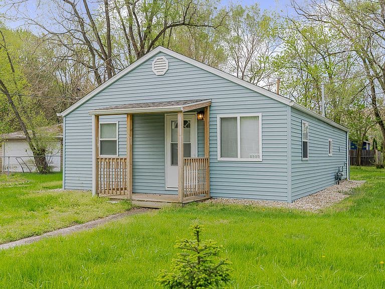 Listing photo 2