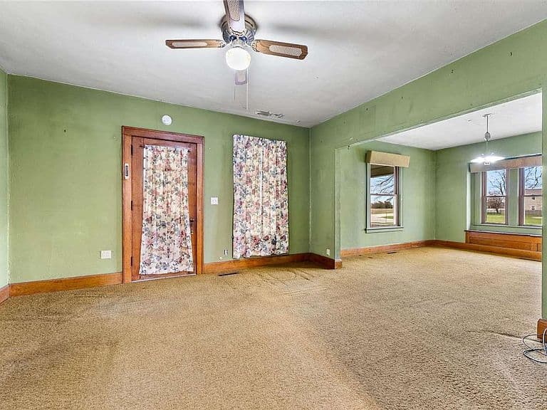 Listing photo 5
