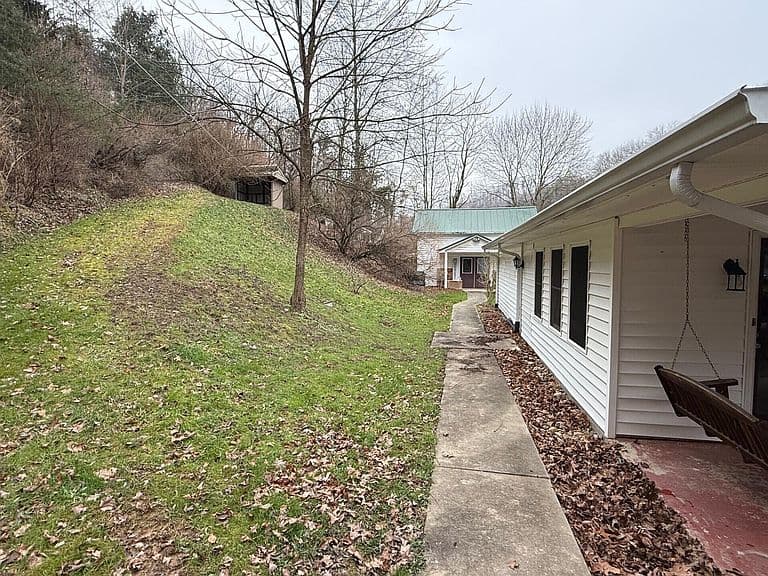 Listing photo 5