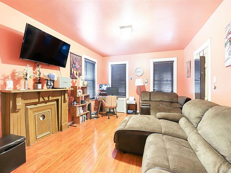 Listing photo 3