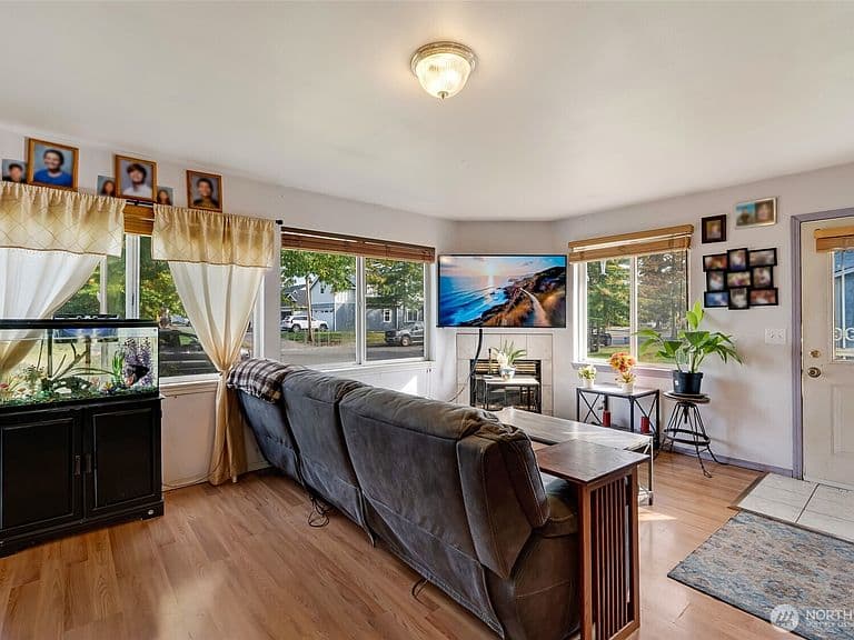 Listing photo 5