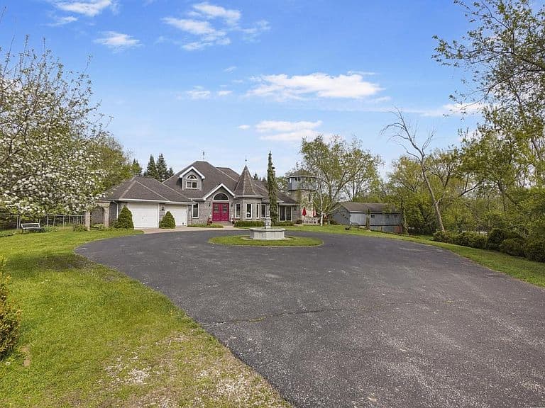 Listing photo 4