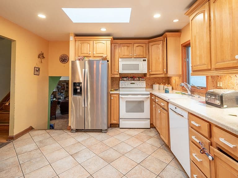 Listing photo 4