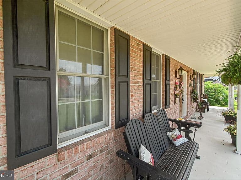 Listing photo 5