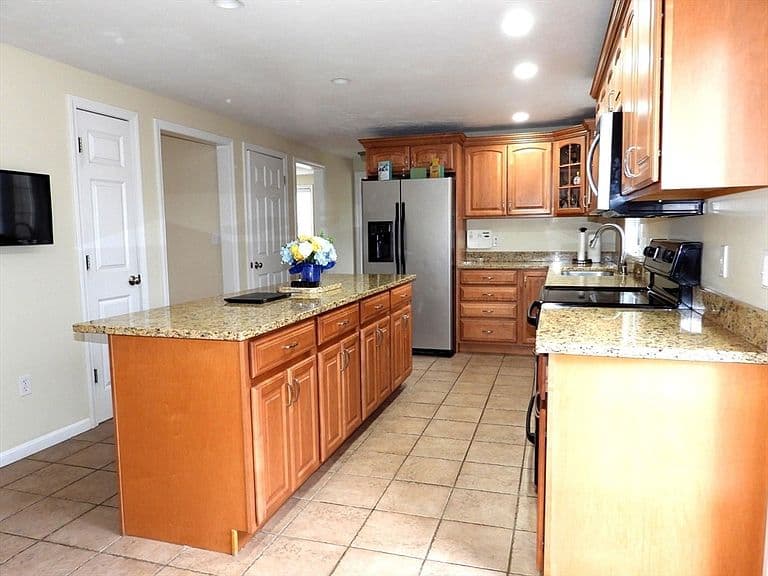 Listing photo 5