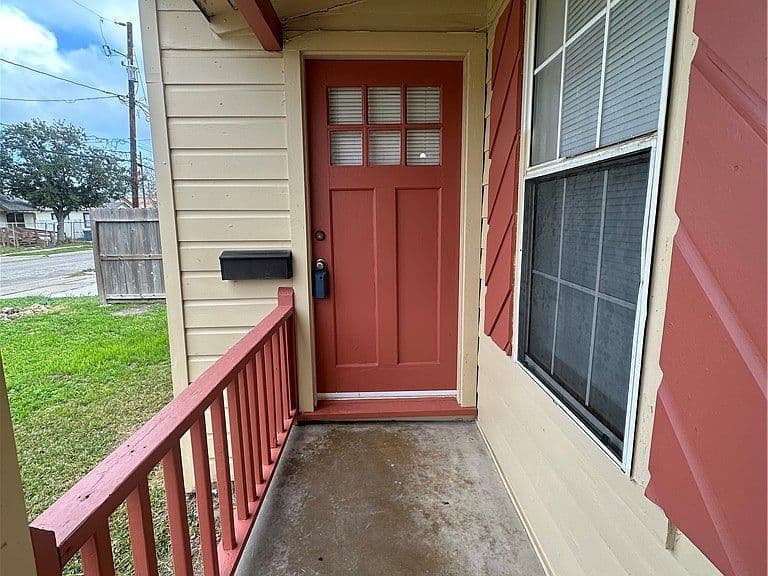 Listing photo 2