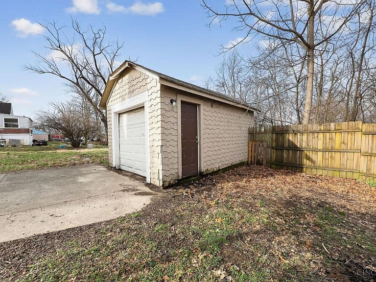 Listing photo 5