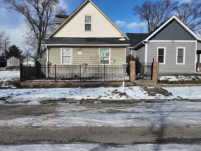 Listing photo 2