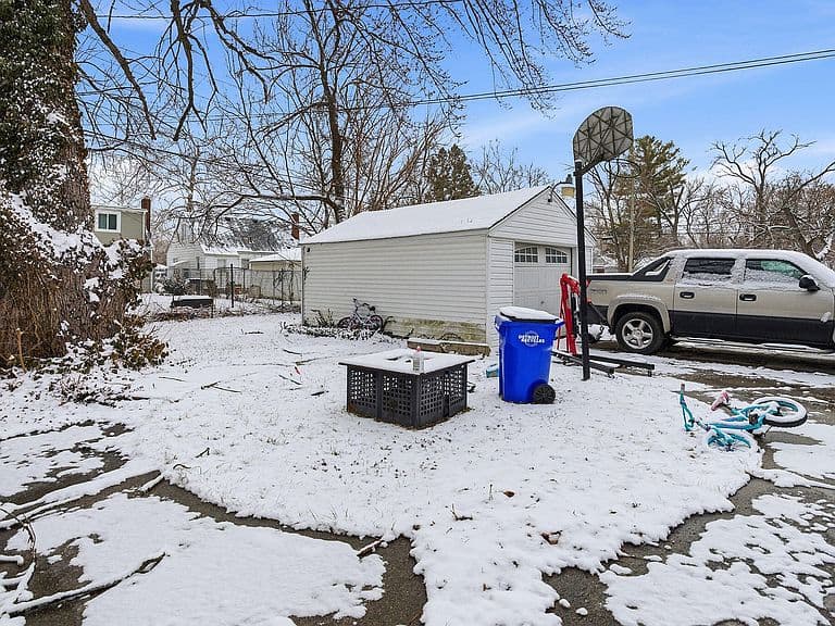 Listing photo 4