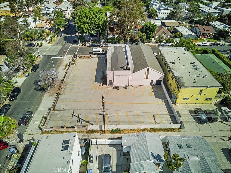 Listing photo 3