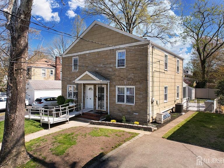 Listing photo 4