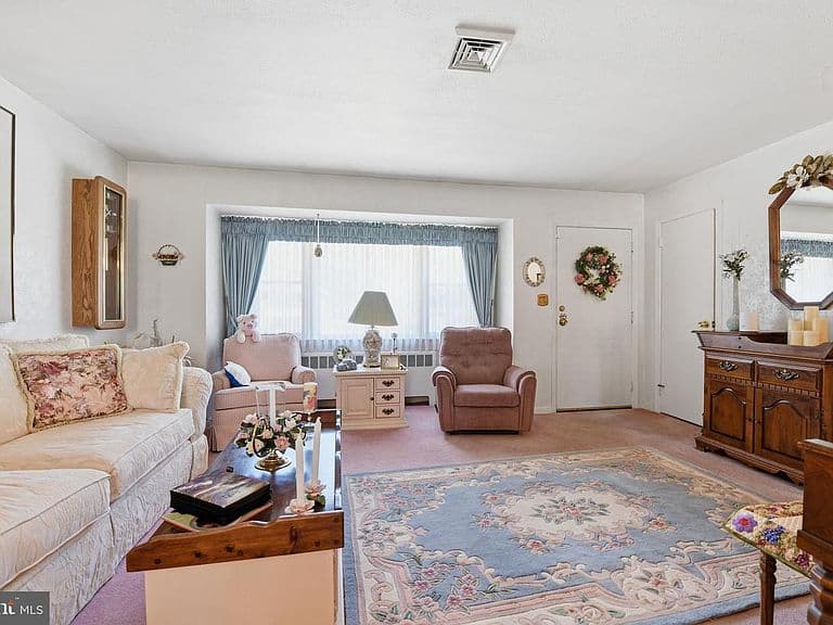 Listing photo 5