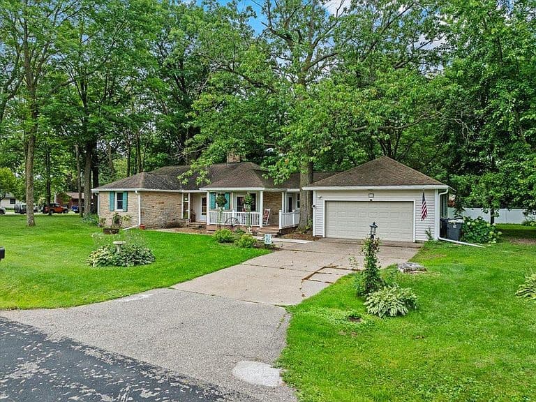 Listing photo 3