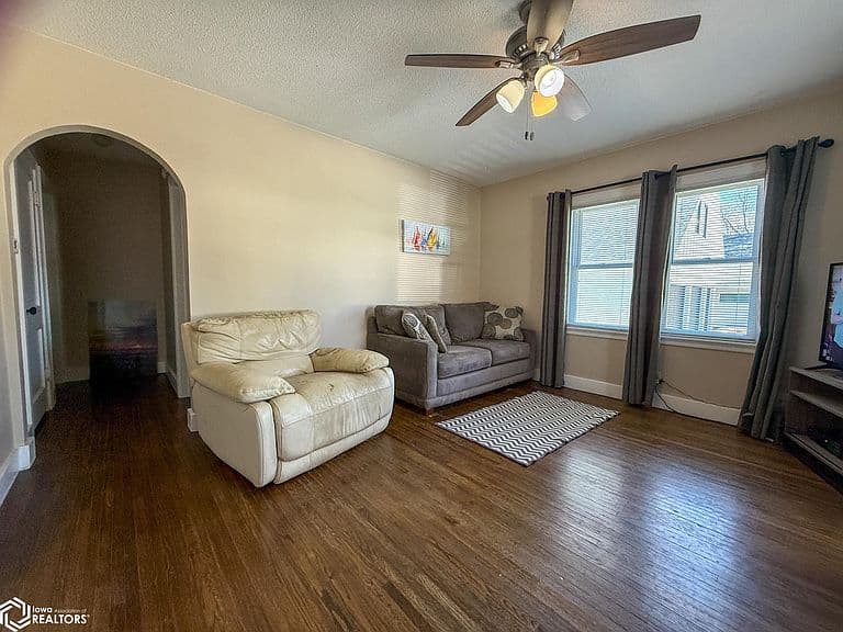 Listing photo 3