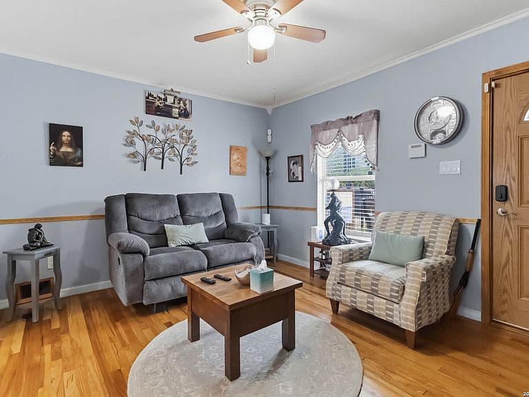 Listing photo 4