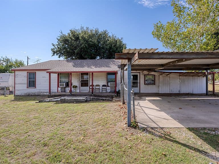 Listing photo 4