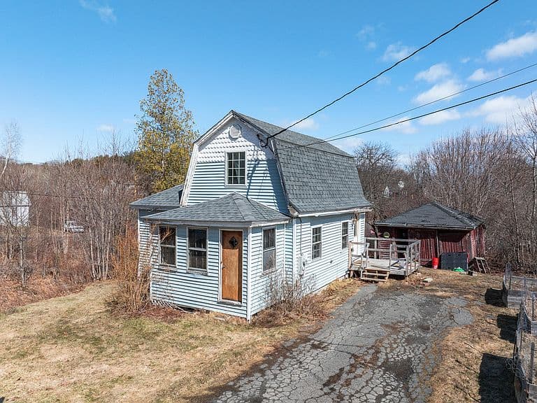 Listing photo 2