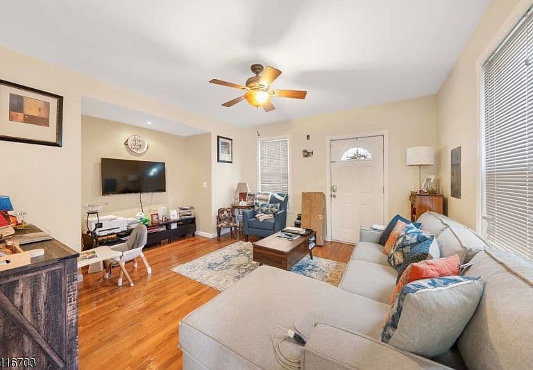 Listing photo 5