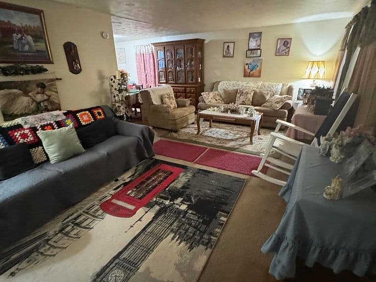 Listing photo 2