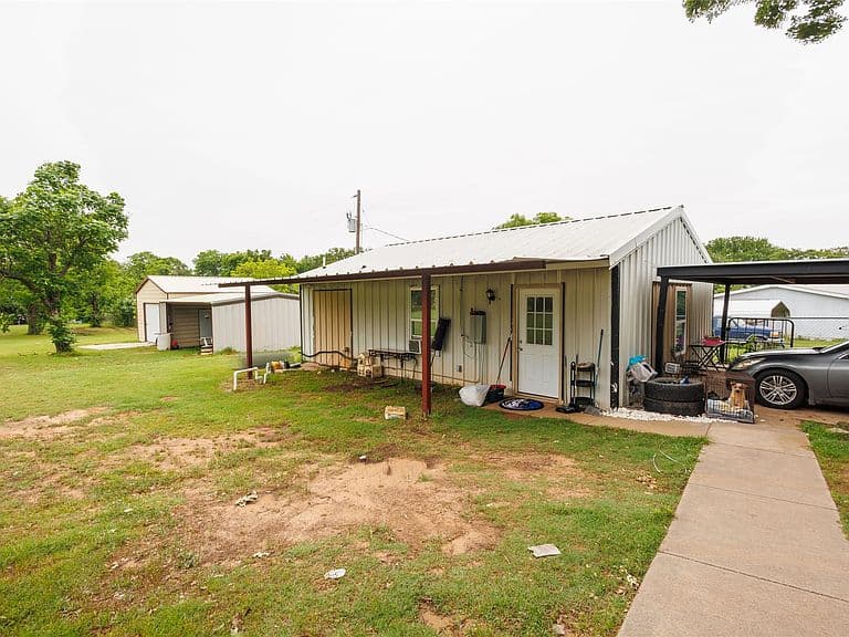 Listing photo 5